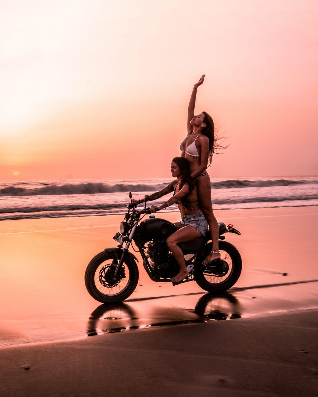 Kirstie & Christine @ On Airplane Mode